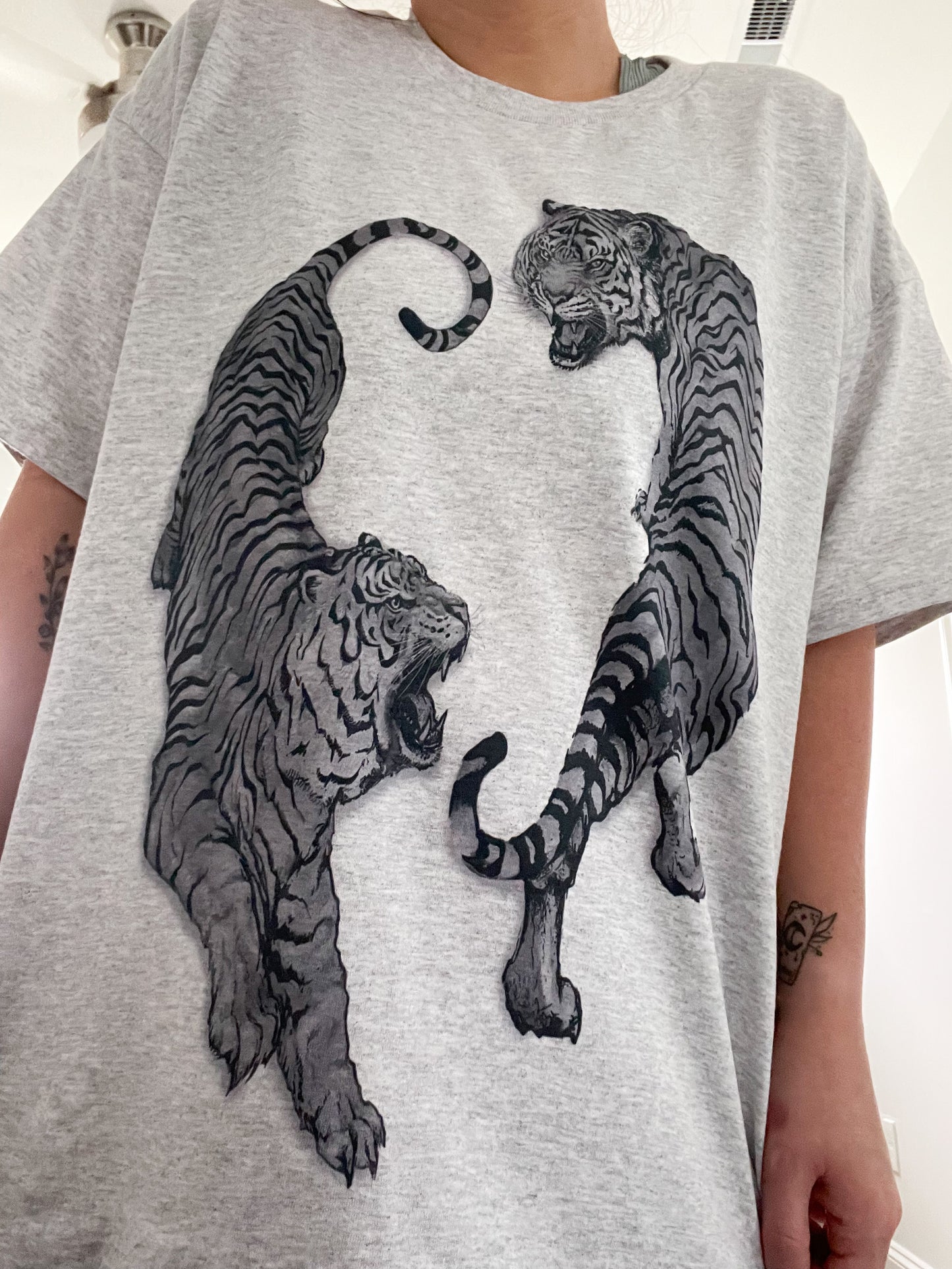 B/W TIGERS TEE