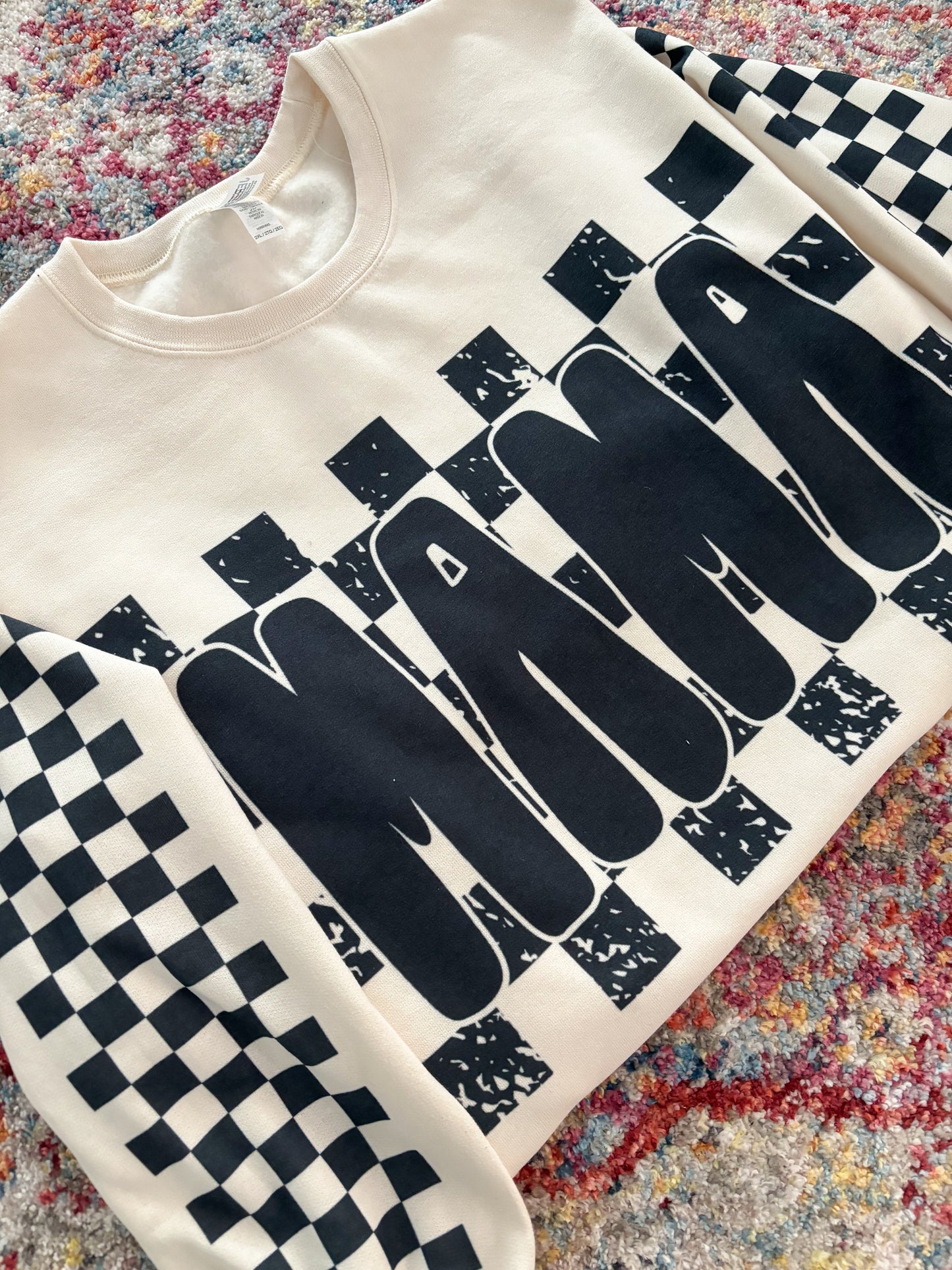 CHECKERED SLEEVE NAME TEE