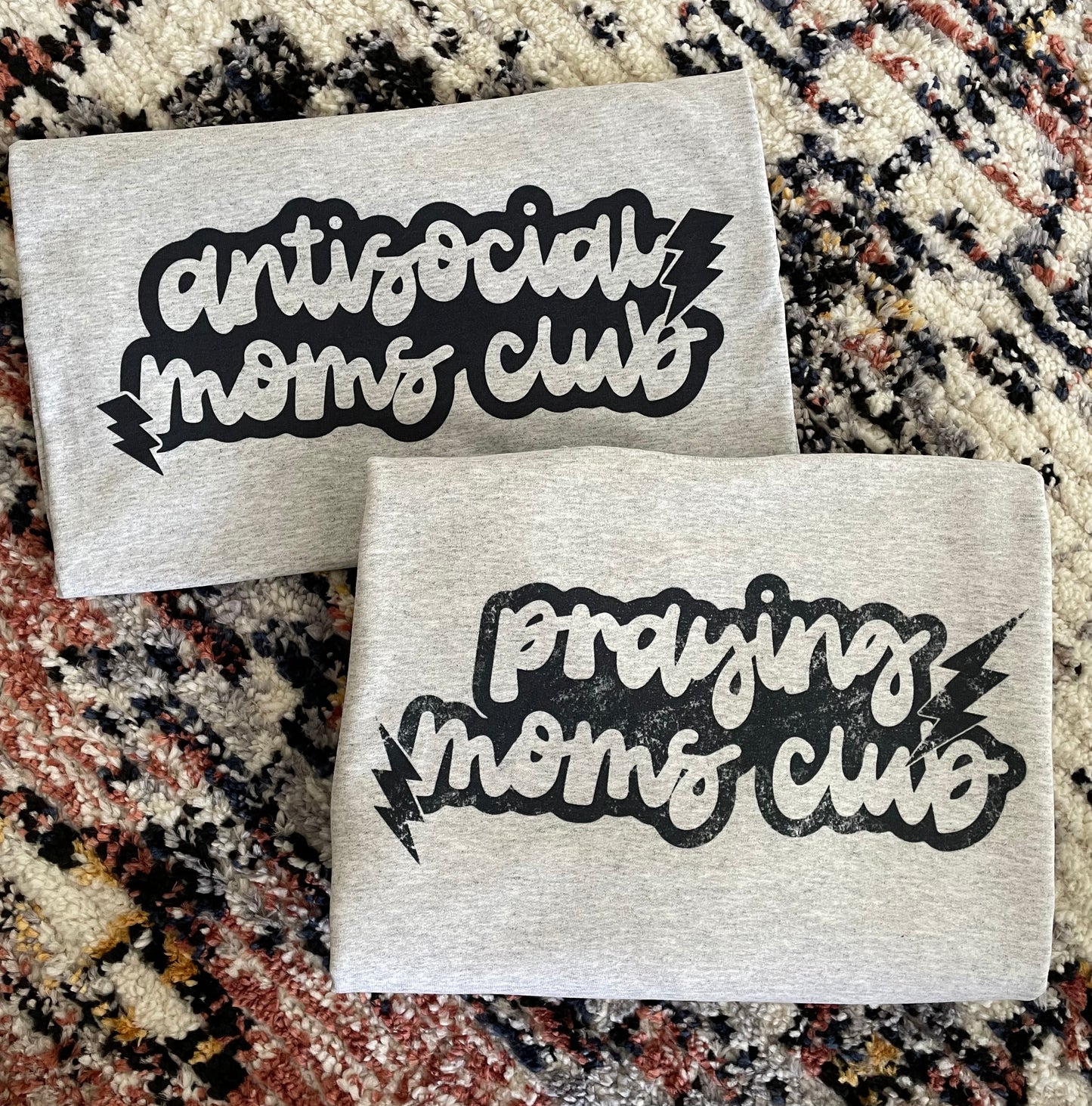 MOMS CLUBS⚡︎